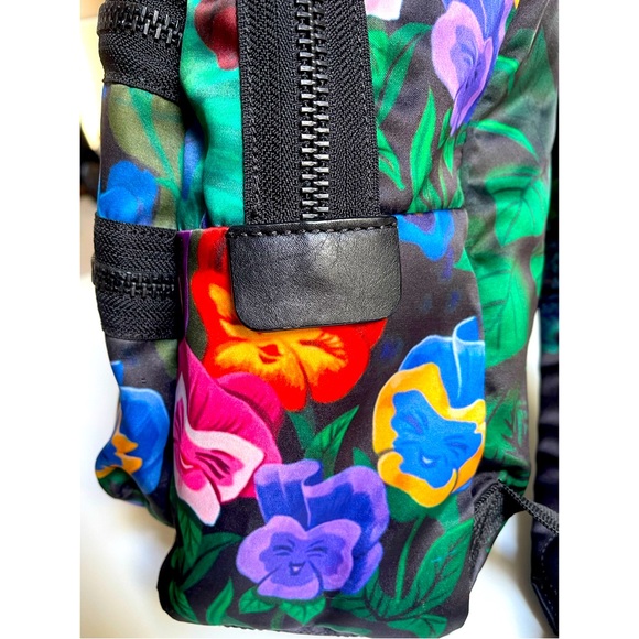 Marc by Marc Jacobs x I Am Not Like Other Girls Bundle - Picture 4 of 10